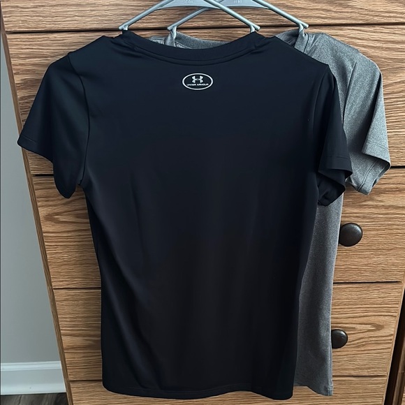 2 Under Armour Women's Short Sleeve V-Neck Tops - Gray and Black - Picture 5 of 6